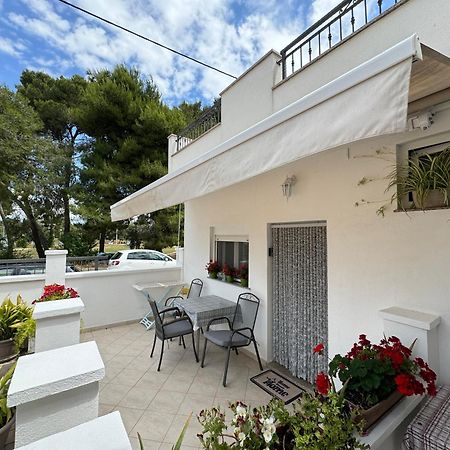 Studio Apartments With Terrace Near Sea - Angela'S Apartments Zadar Exterior photo