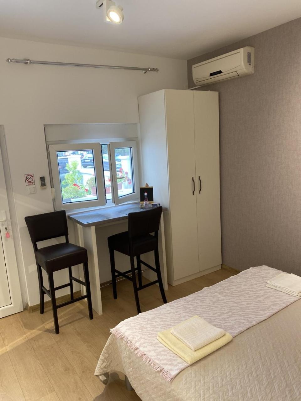Studio Apartments With Terrace Near Sea - Angela'S Apartments Zadar Room photo